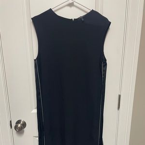Black sleeveless dress